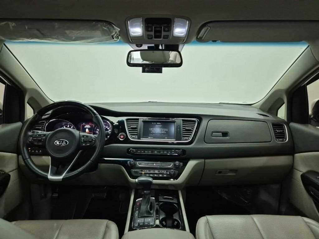 KIA Carnival - Vista 9