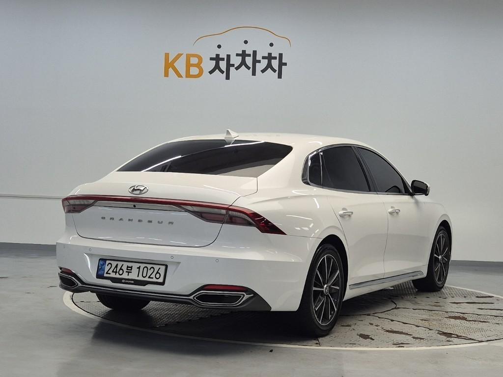HYUNDAI Grandeur - Vista 6