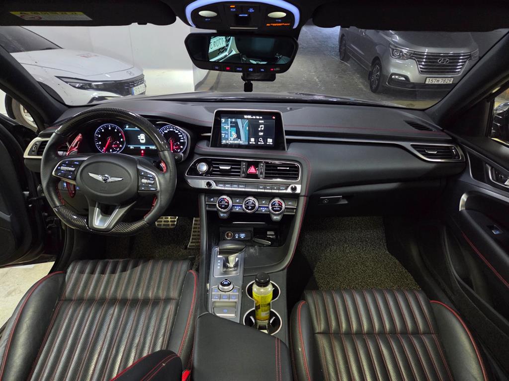 Genesis G70 - Vista 10