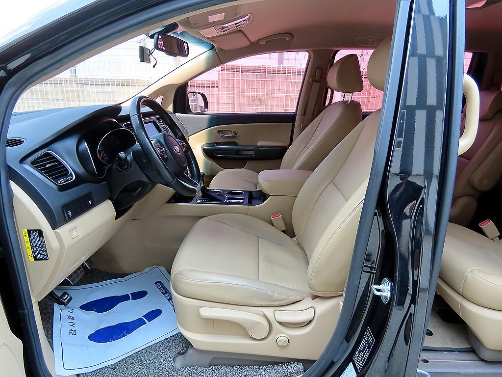 KIA Carnival - Vista 7