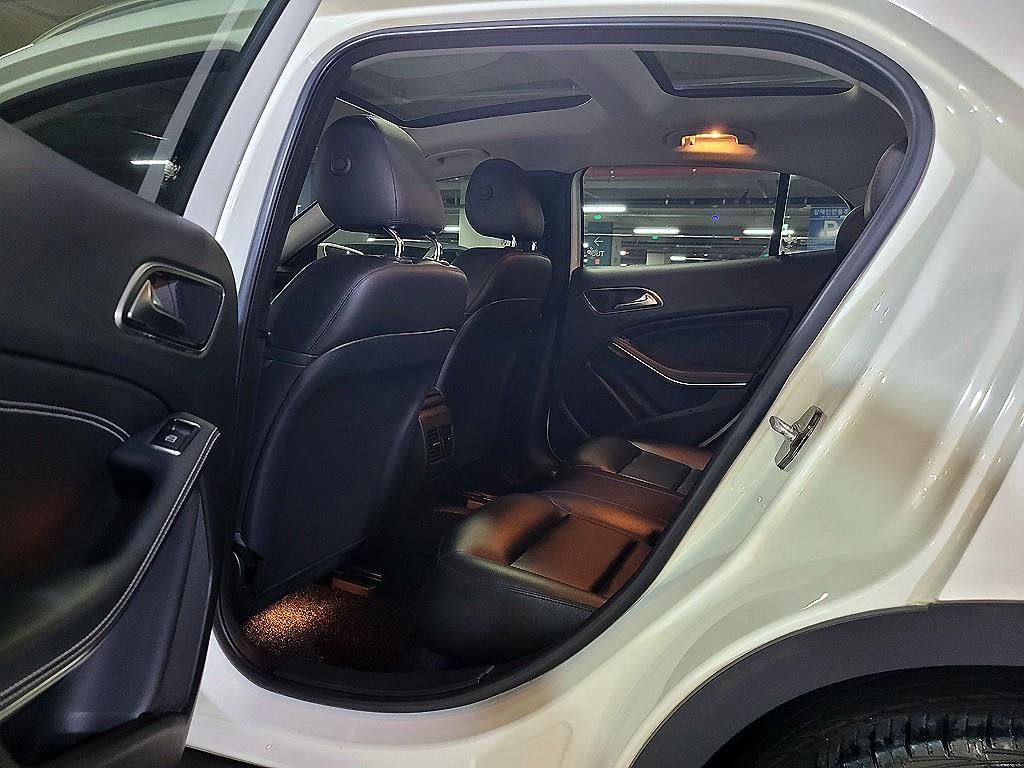 Mercedes Benz GLA Class - Vista 10