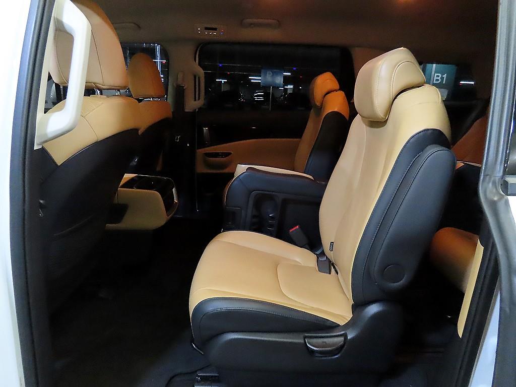 KIA Carnival - Vista 9