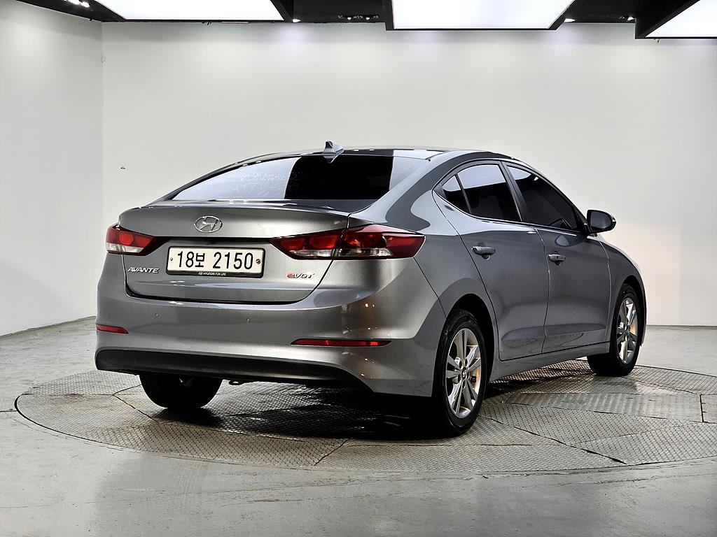 HYUNDAI Avante - Vista 6