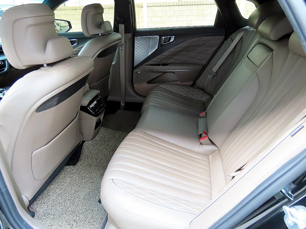 KIA K8 - Vista 8