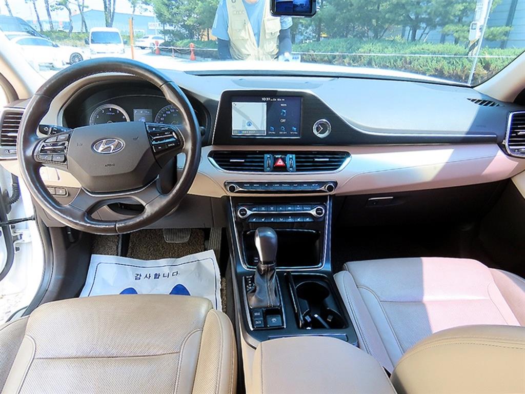 HYUNDAI Grandeur - Vista 9