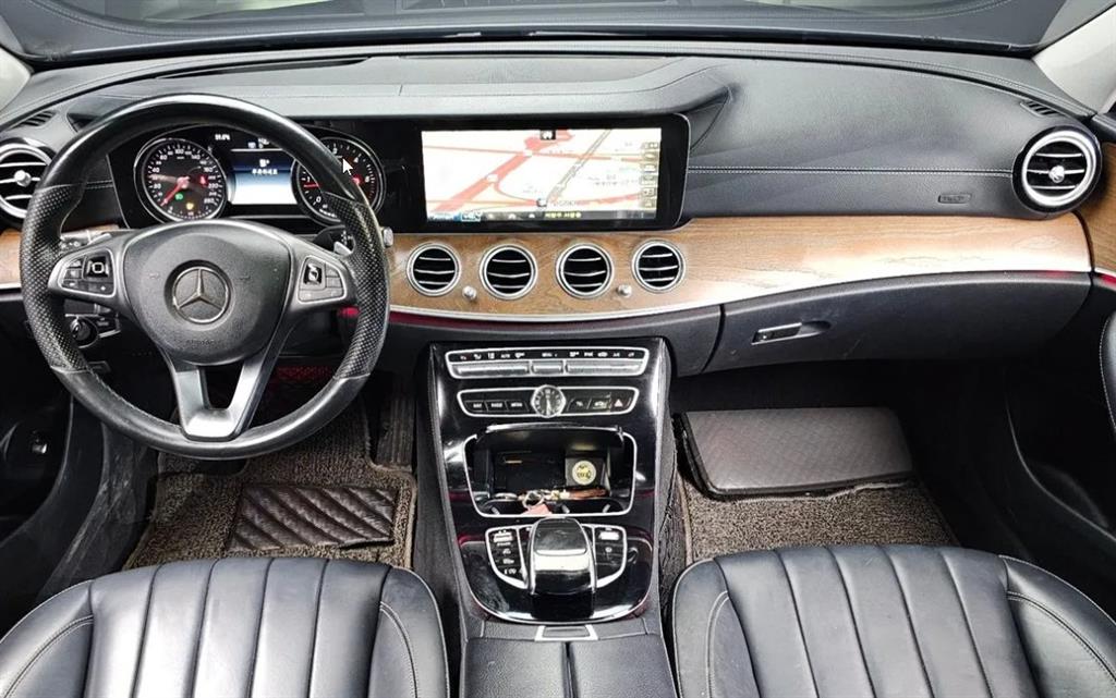 Mercedes Benz E class - Vista 7