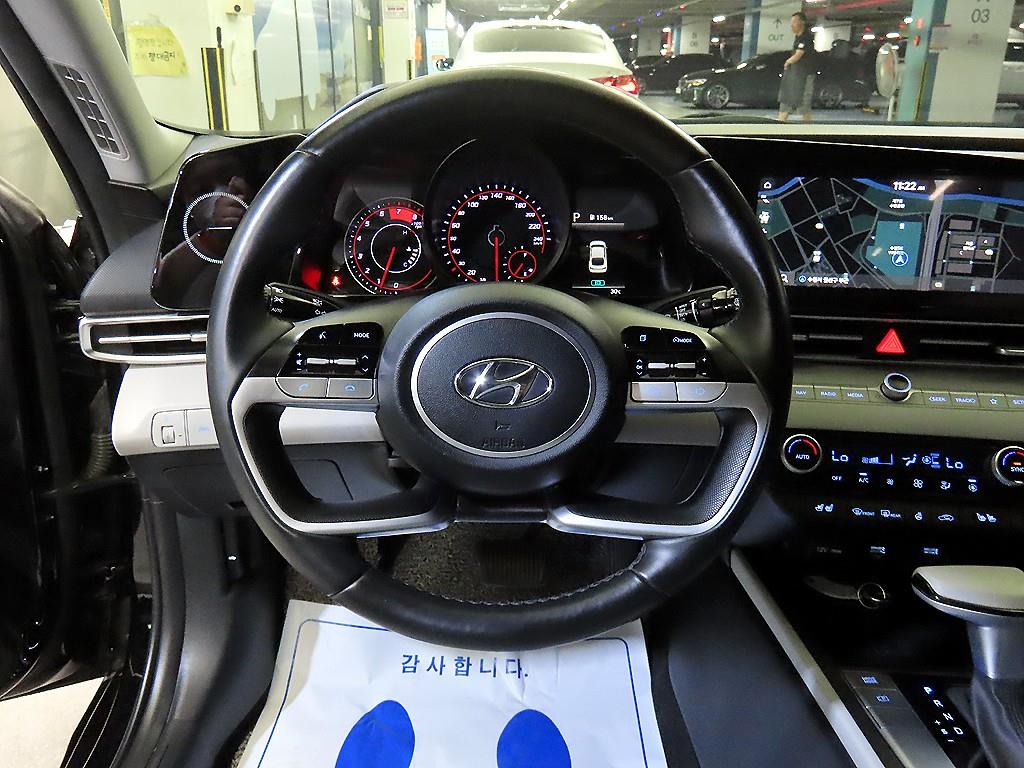 HYUNDAI Avante - Vista 10
