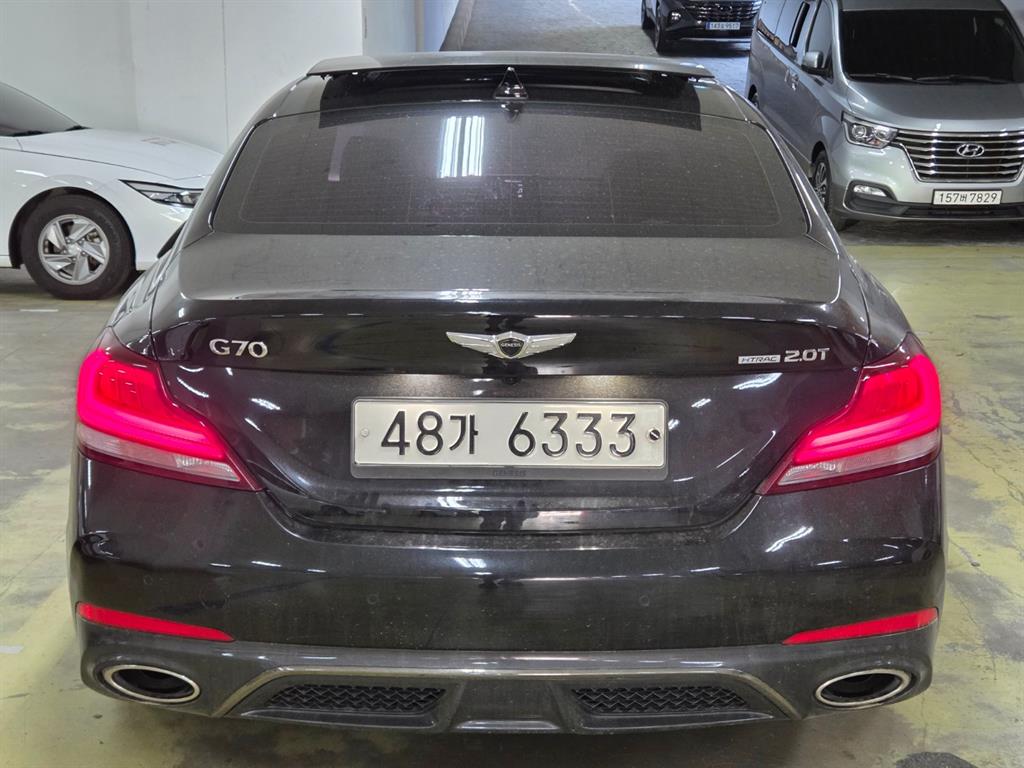 Genesis G70 - Vista 6