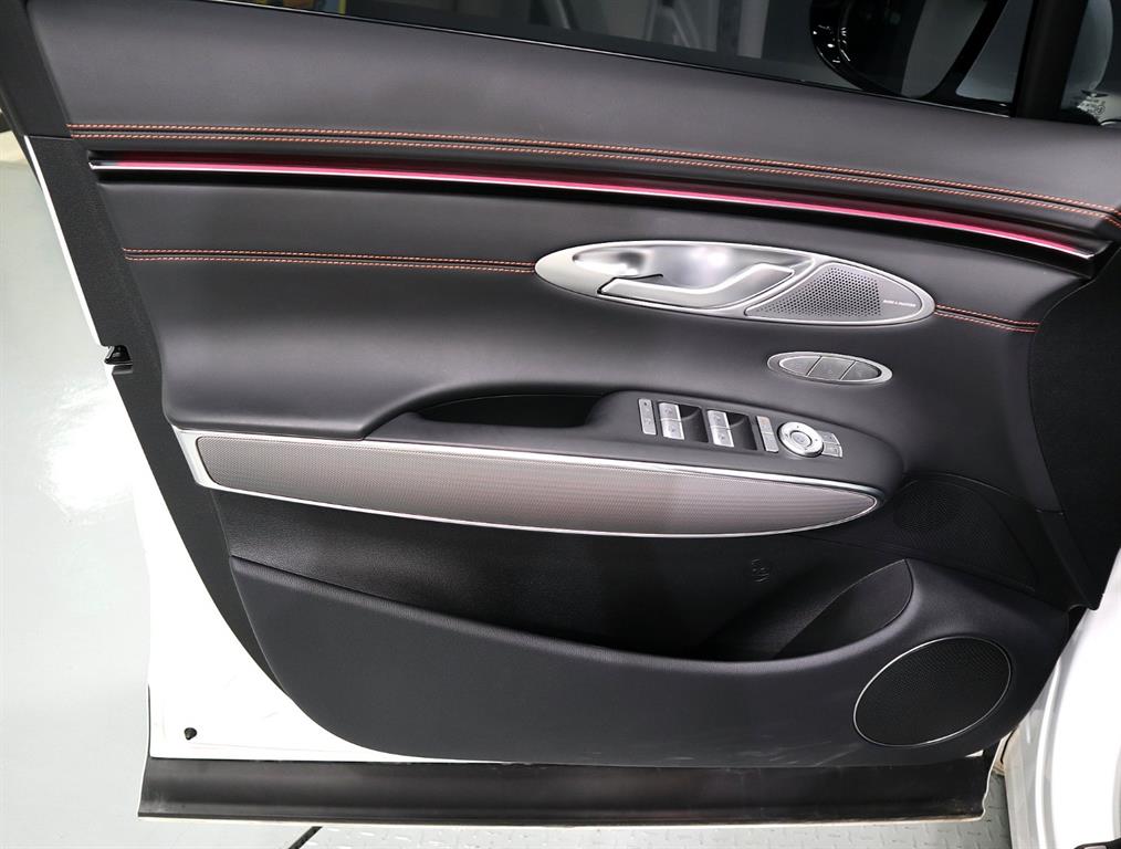 Genesis GV70 - Vista 10