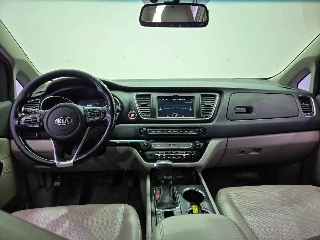 KIA Carnival - Vista 9