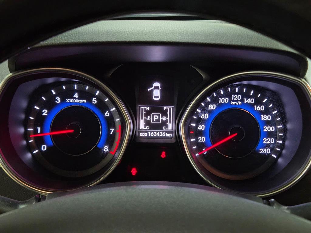 HYUNDAI Avante - Vista 12
