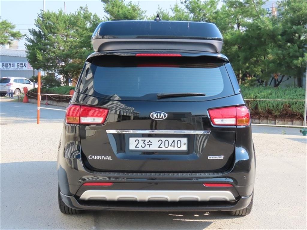 KIA Carnival - Vista 6