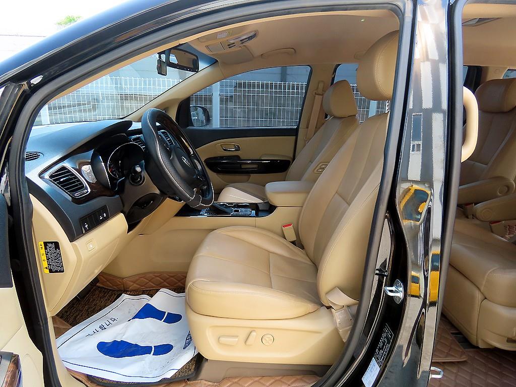 KIA Carnival - Vista 7