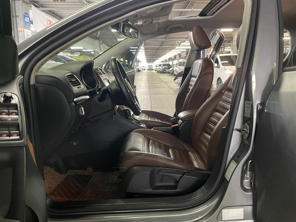 Volkswagen Golf - Vista 10