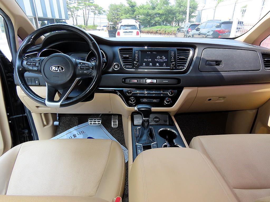 KIA Carnival - Vista 10