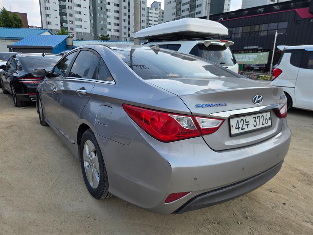 HYUNDAI Sonata - Vista 3