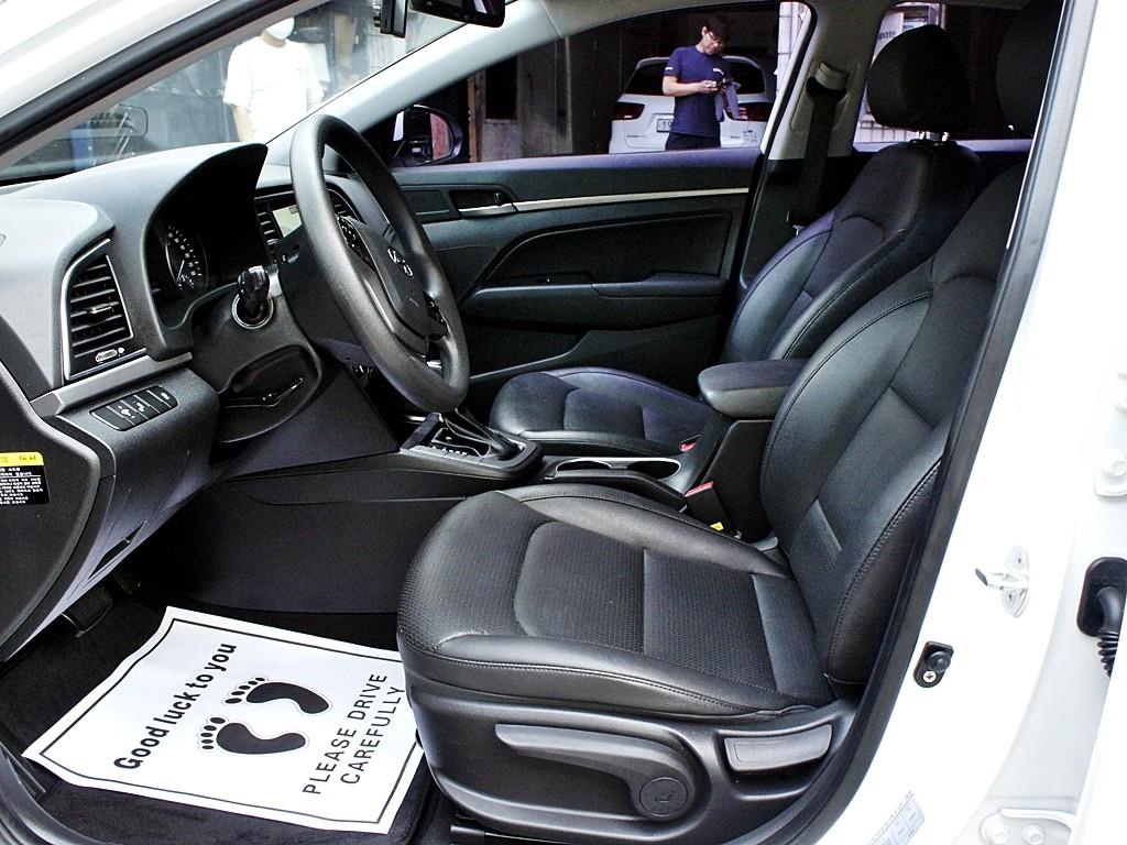 HYUNDAI Avante - Vista 7