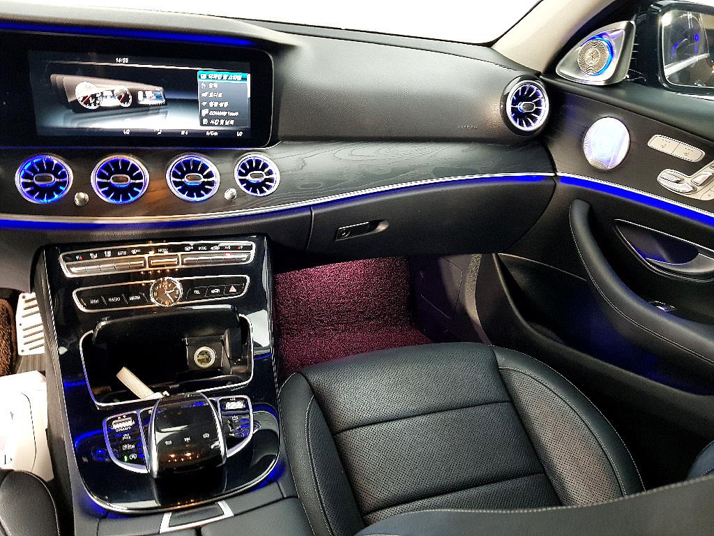Mercedes Benz E class - Vista 12