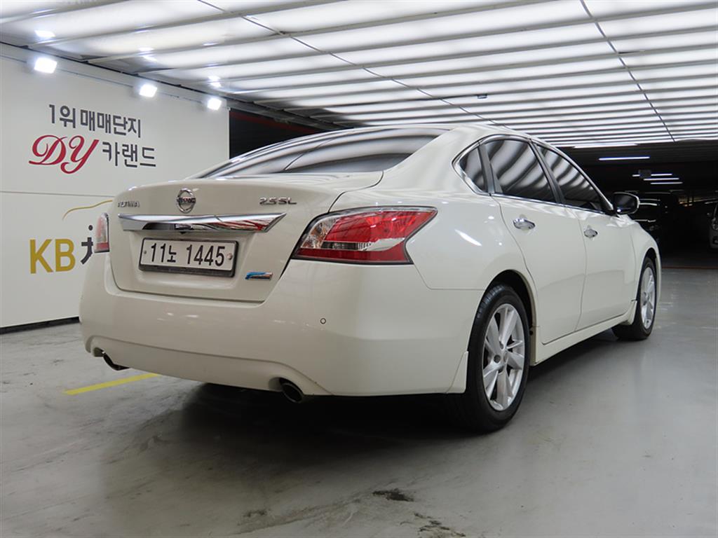 Nissan Altima - Vista 6