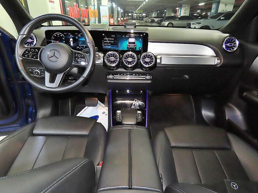 Mercedes Benz GLB Class - Vista 12
