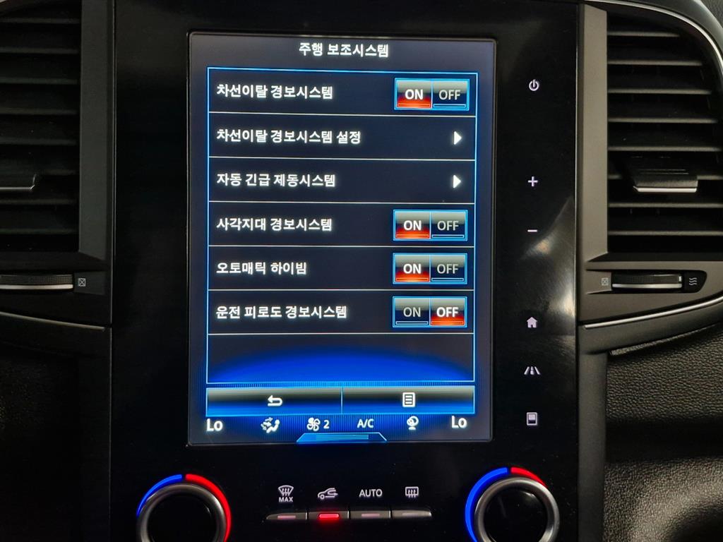 SAMSUNG QM6 - Vista 11