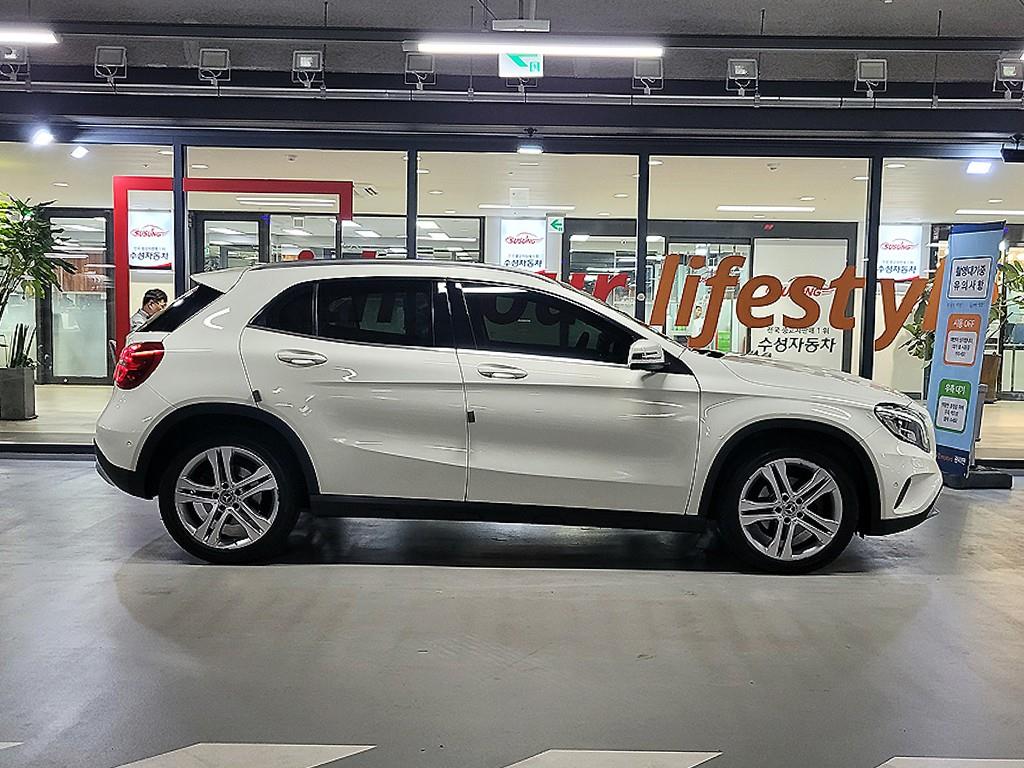 Mercedes Benz GLA Class - Vista 3