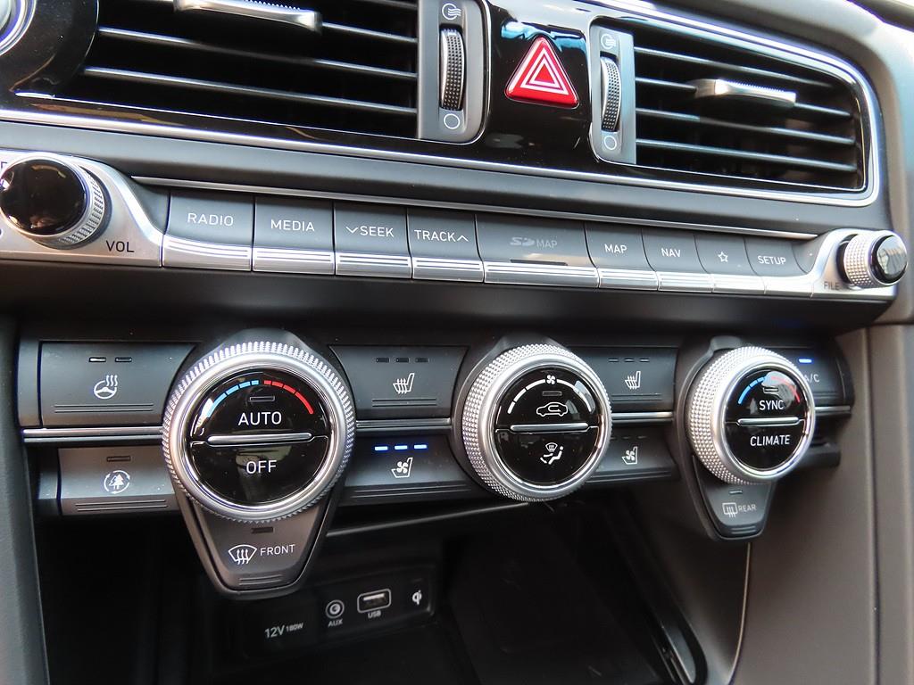 Genesis G70 - Vista 12