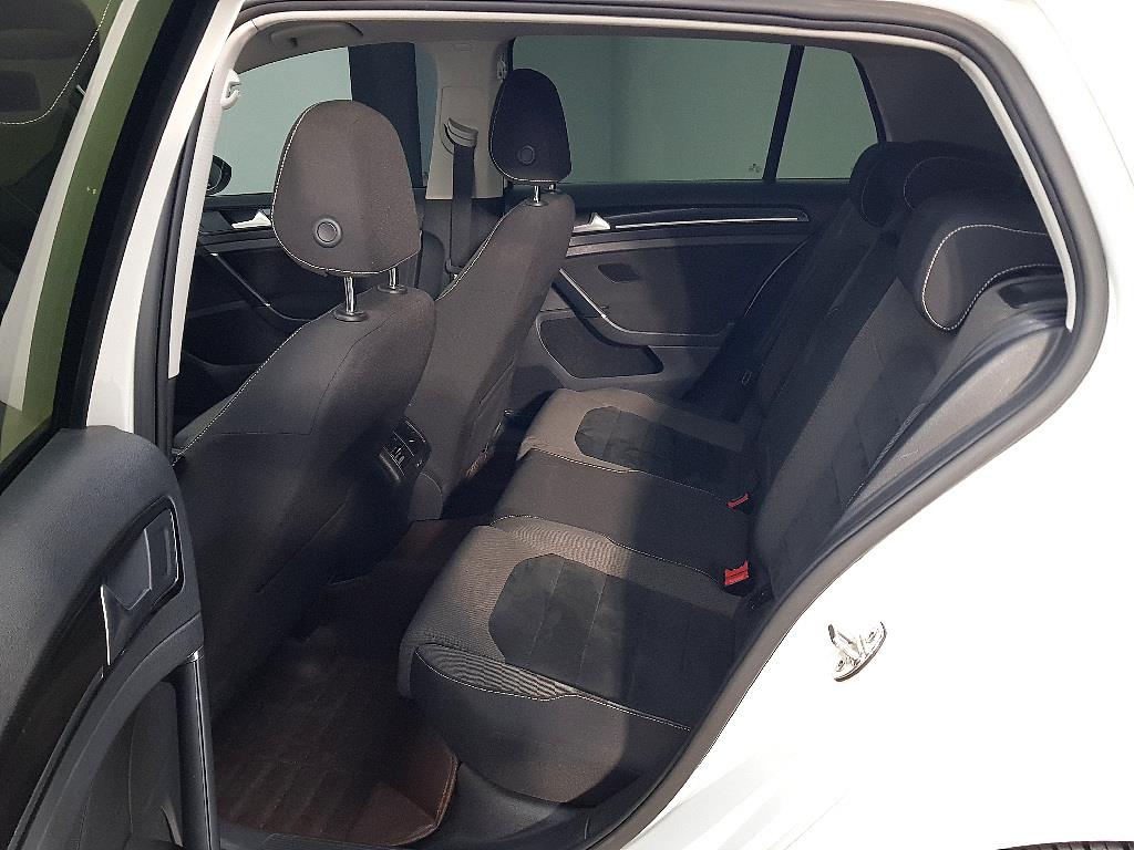 Volkswagen Golf - Vista 11