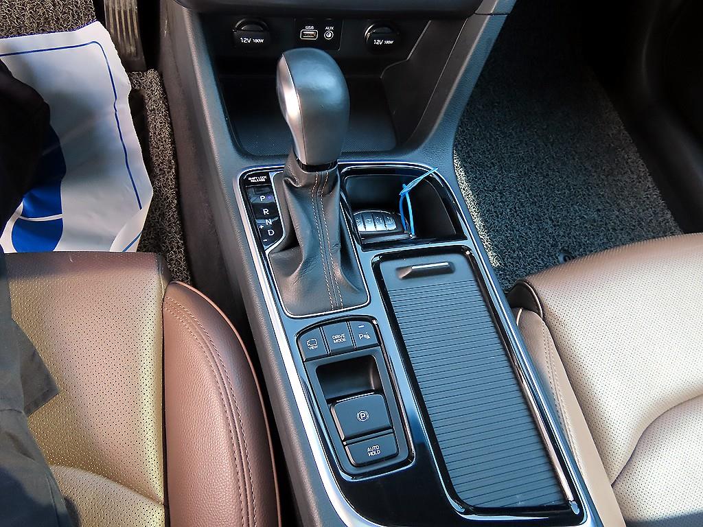 HYUNDAI Sonata - Vista 12