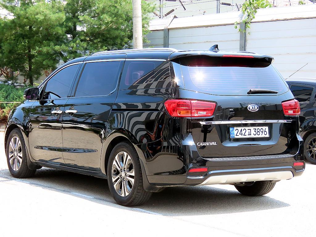 KIA Carnival - Vista 3