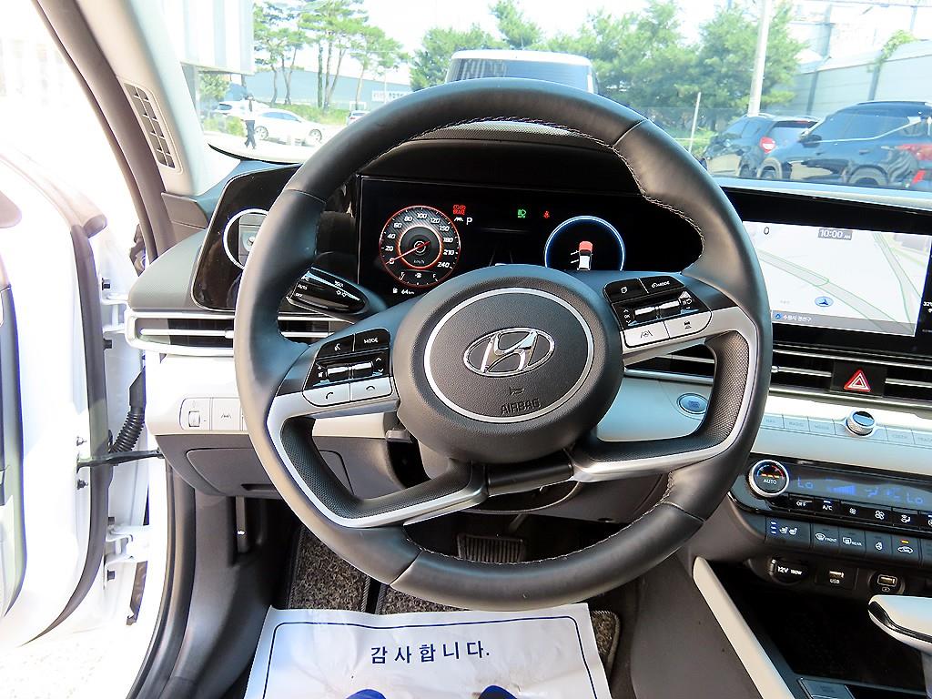 HYUNDAI Avante - Vista 10