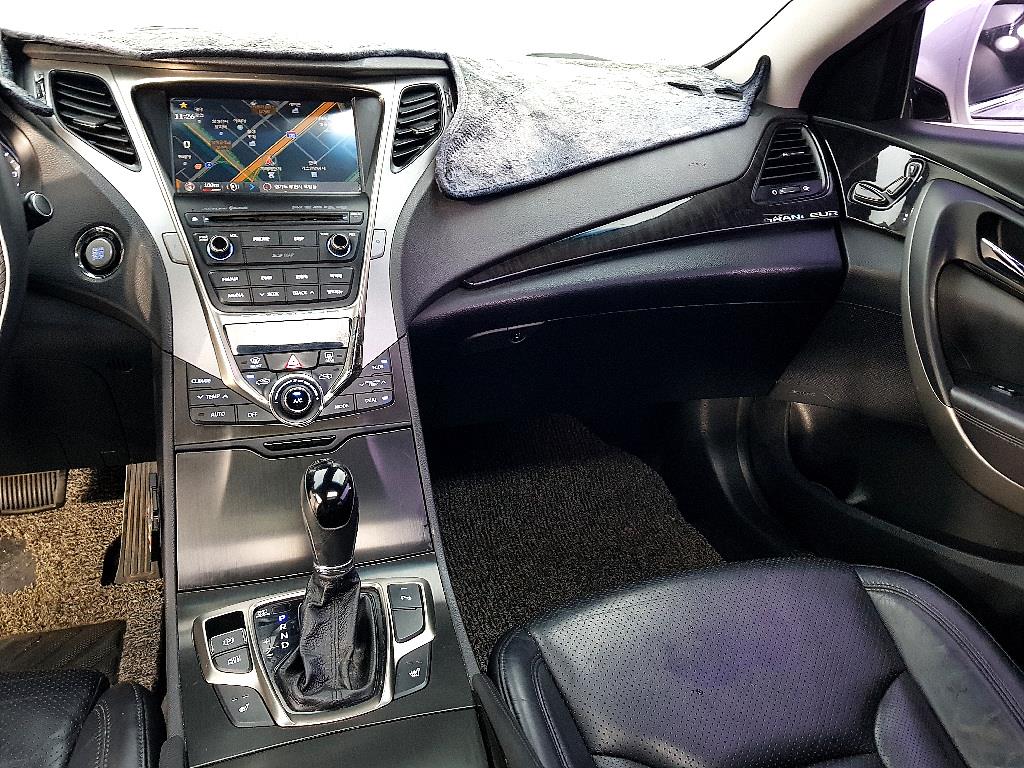HYUNDAI Grandeur - Vista 12