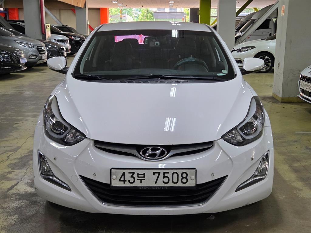 HYUNDAI Avante - Vista 2