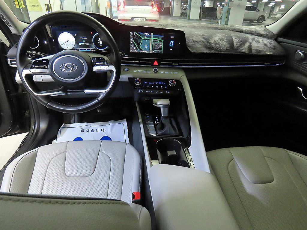 HYUNDAI Avante - Vista 12