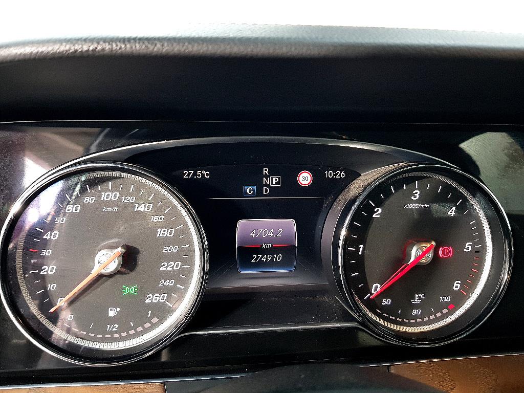 Mercedes Benz E class - Vista 10