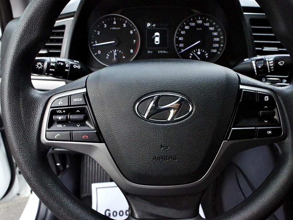 HYUNDAI Avante - Vista 10