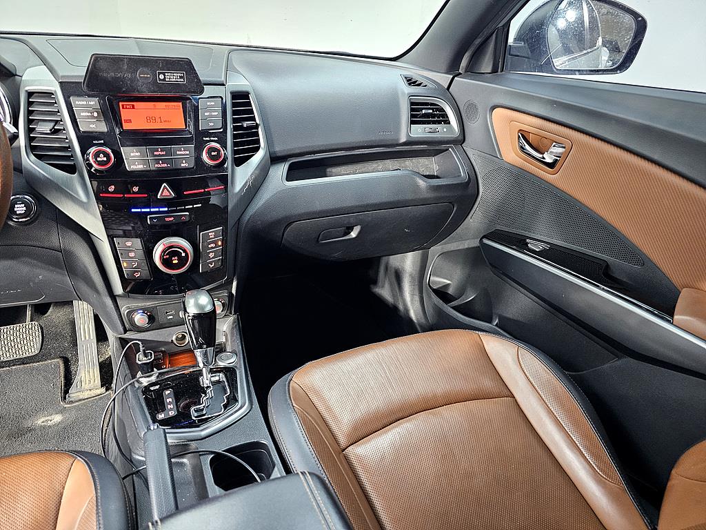 Ssangyong Tivoli - Vista 12