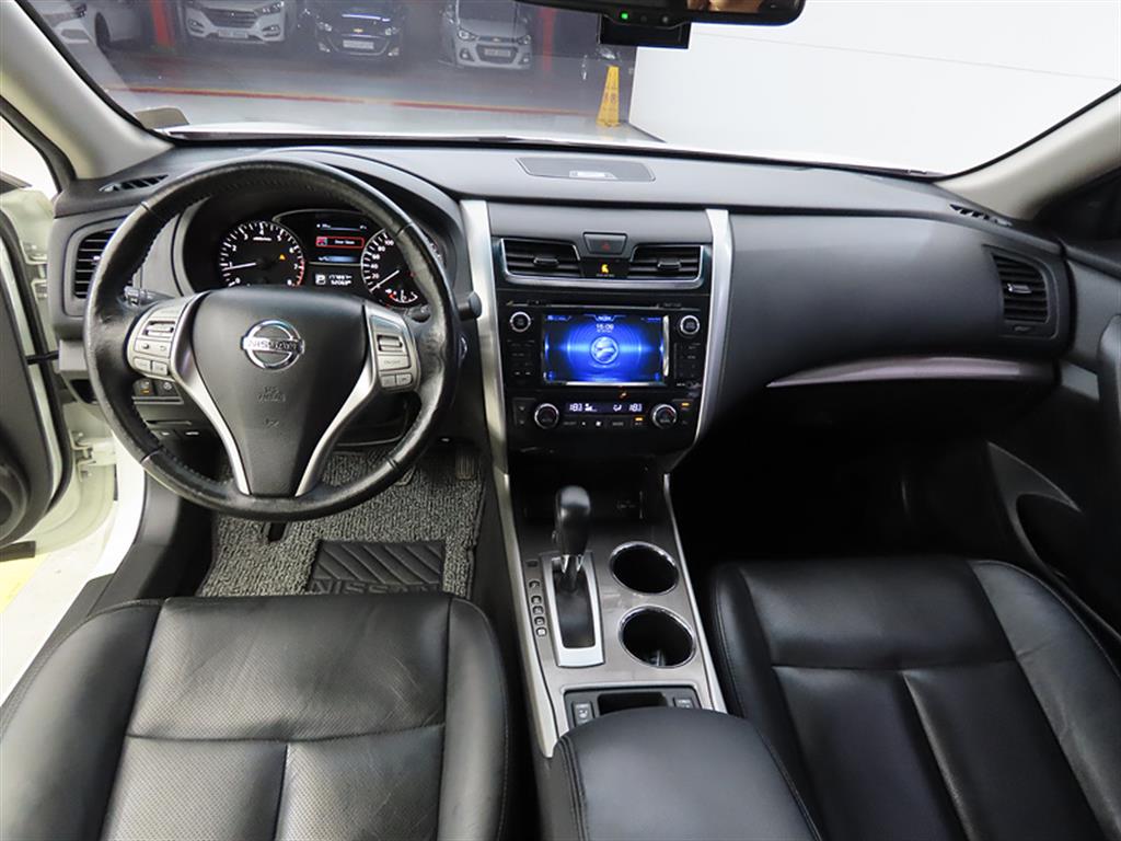 Nissan Altima - Vista 9