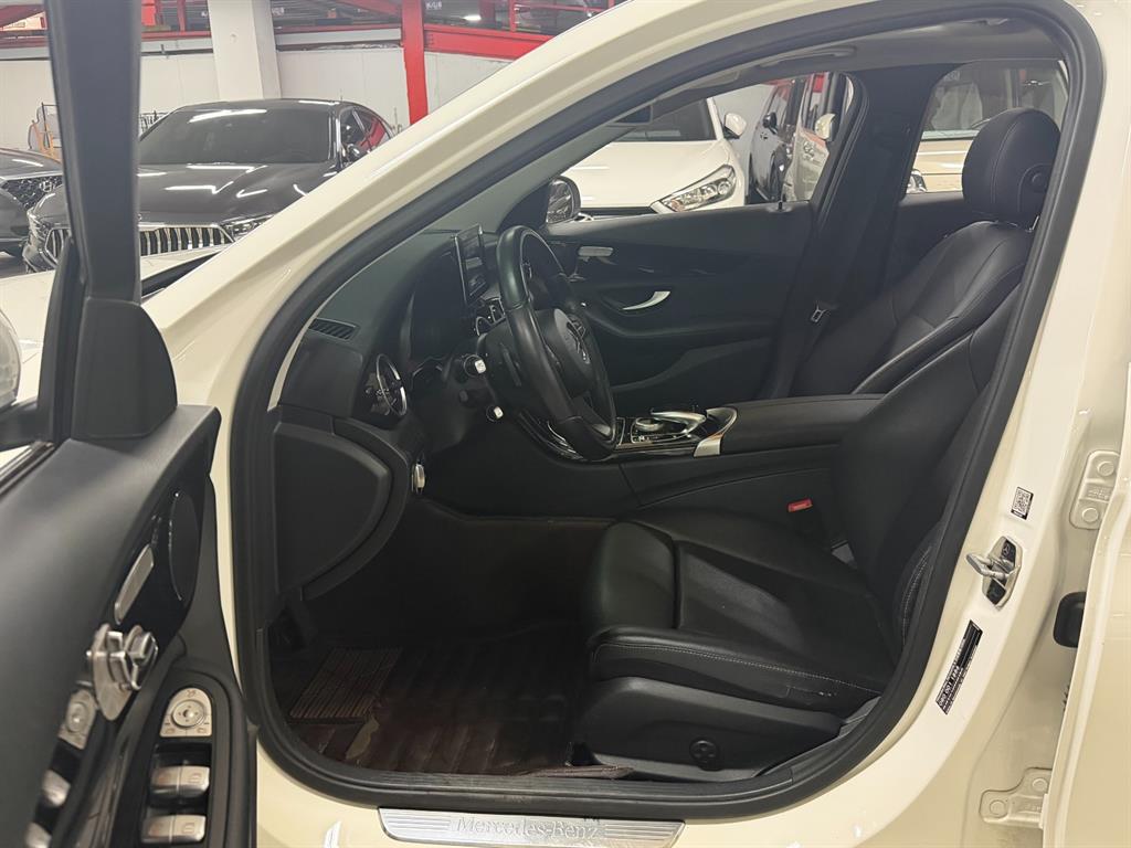 Mercedes Benz C Class - Vista 8