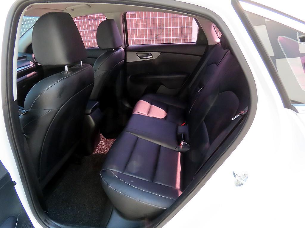 KIA K3 - Vista 8