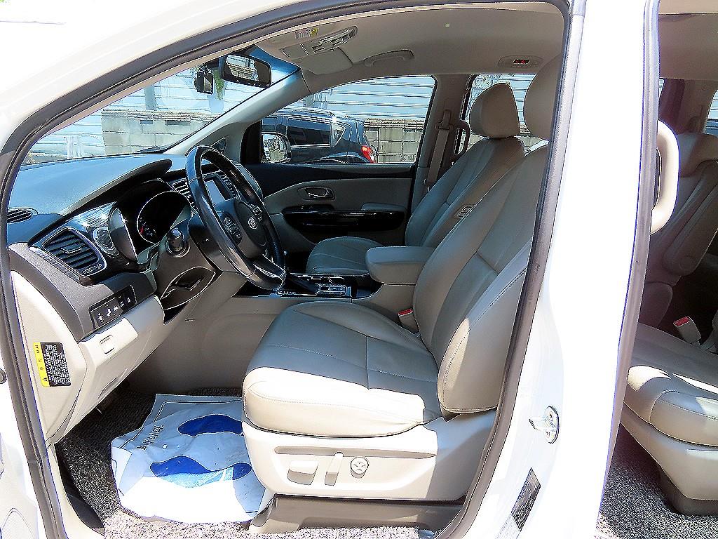 KIA Carnival - Vista 7