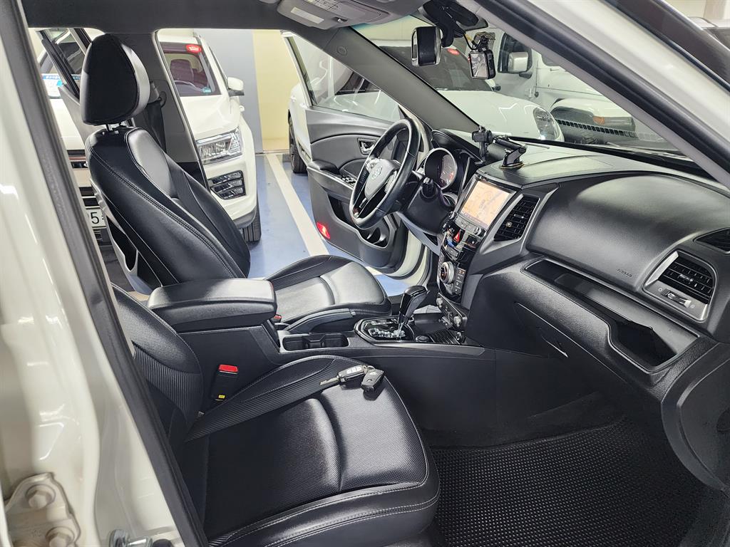 Ssangyong Tivoli - Vista 11