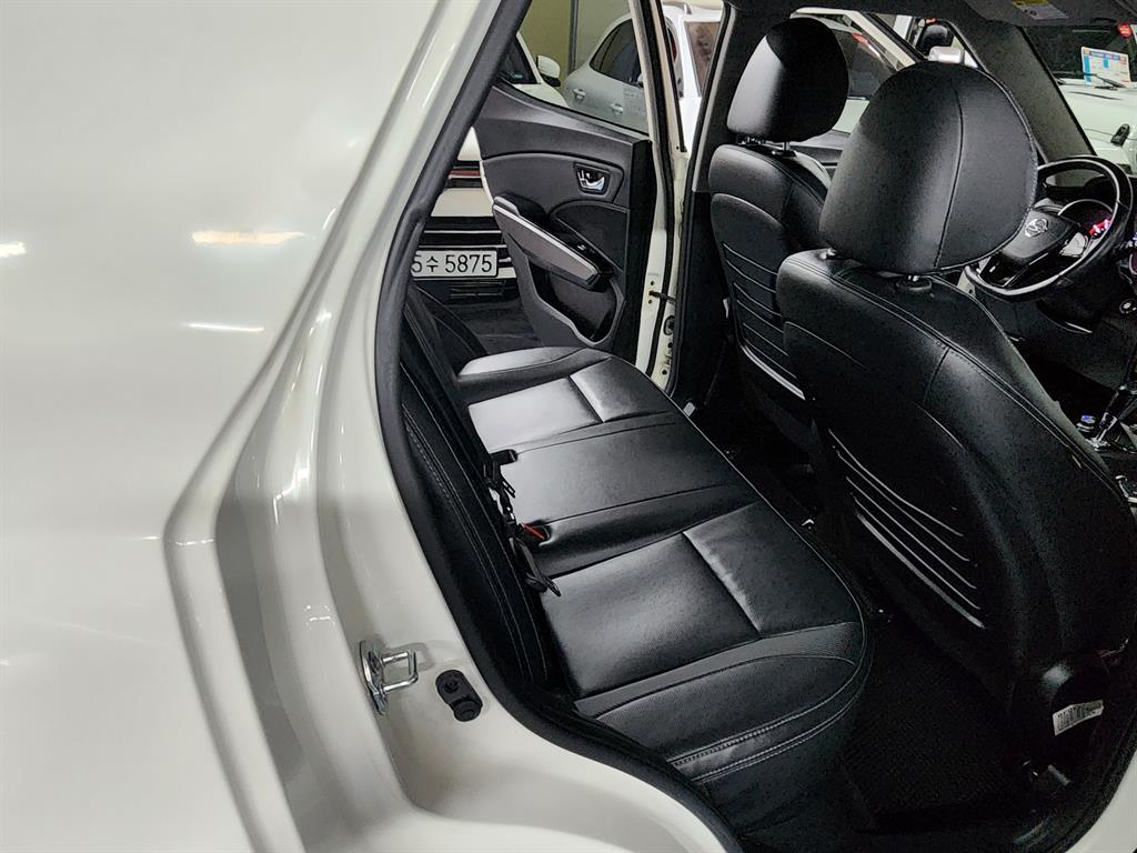 Ssangyong Tivoli - Vista 12