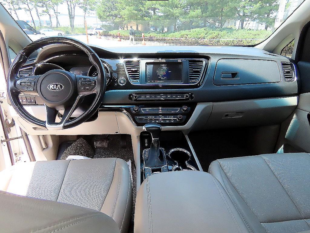 KIA Carnival - Vista 9