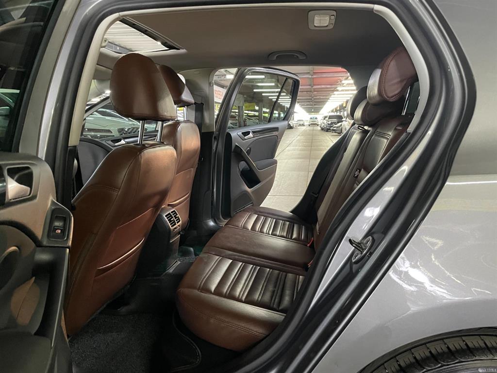Volkswagen Golf - Vista 11