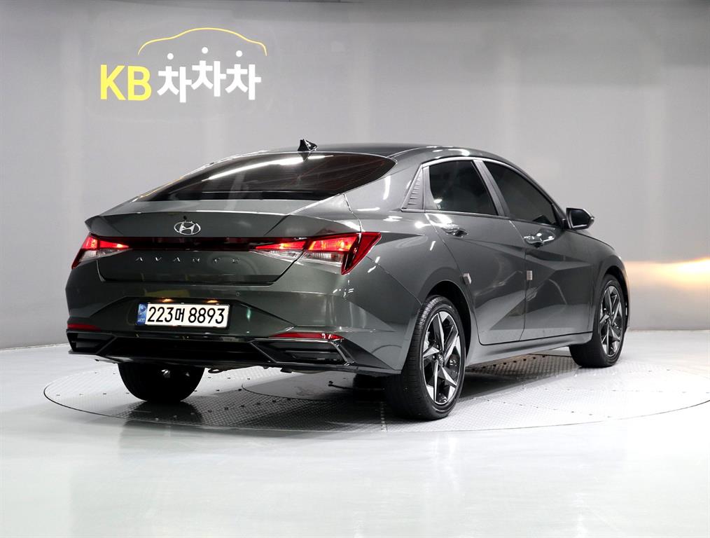 HYUNDAI Avante - Vista 3
