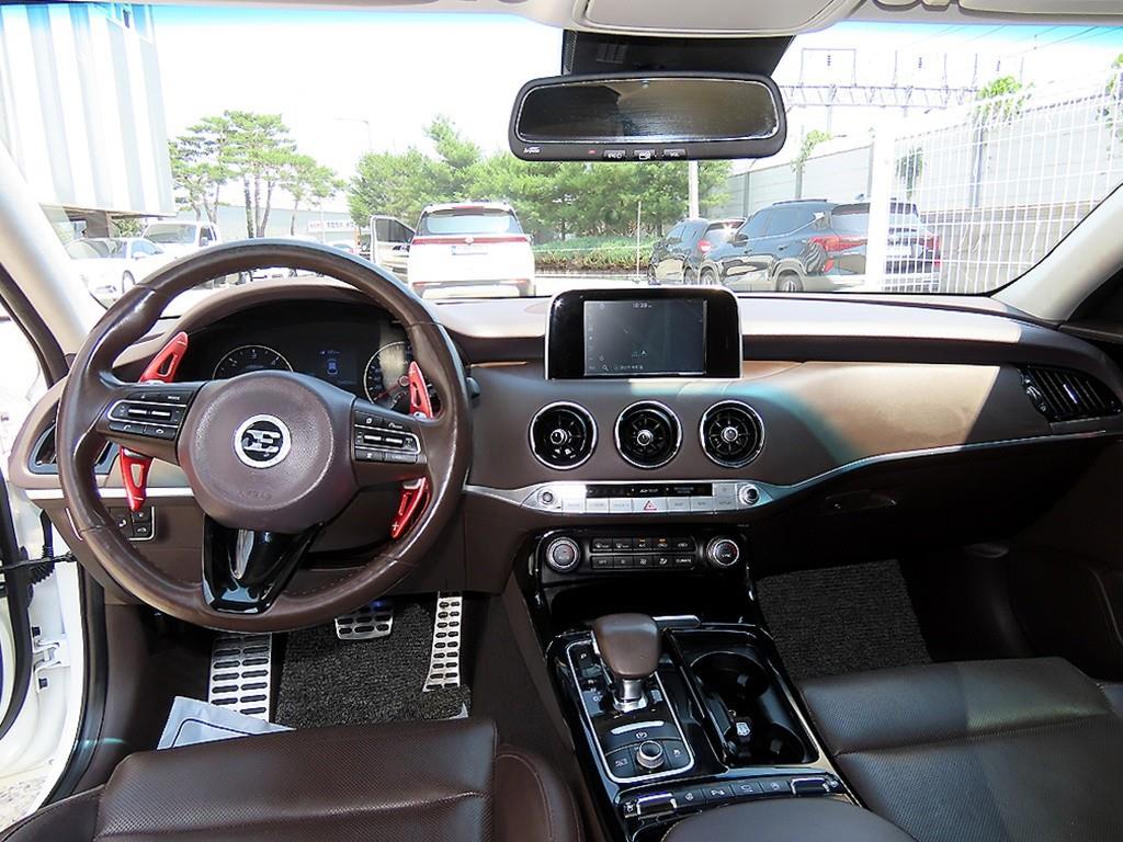 KIA Stinger - Vista 9
