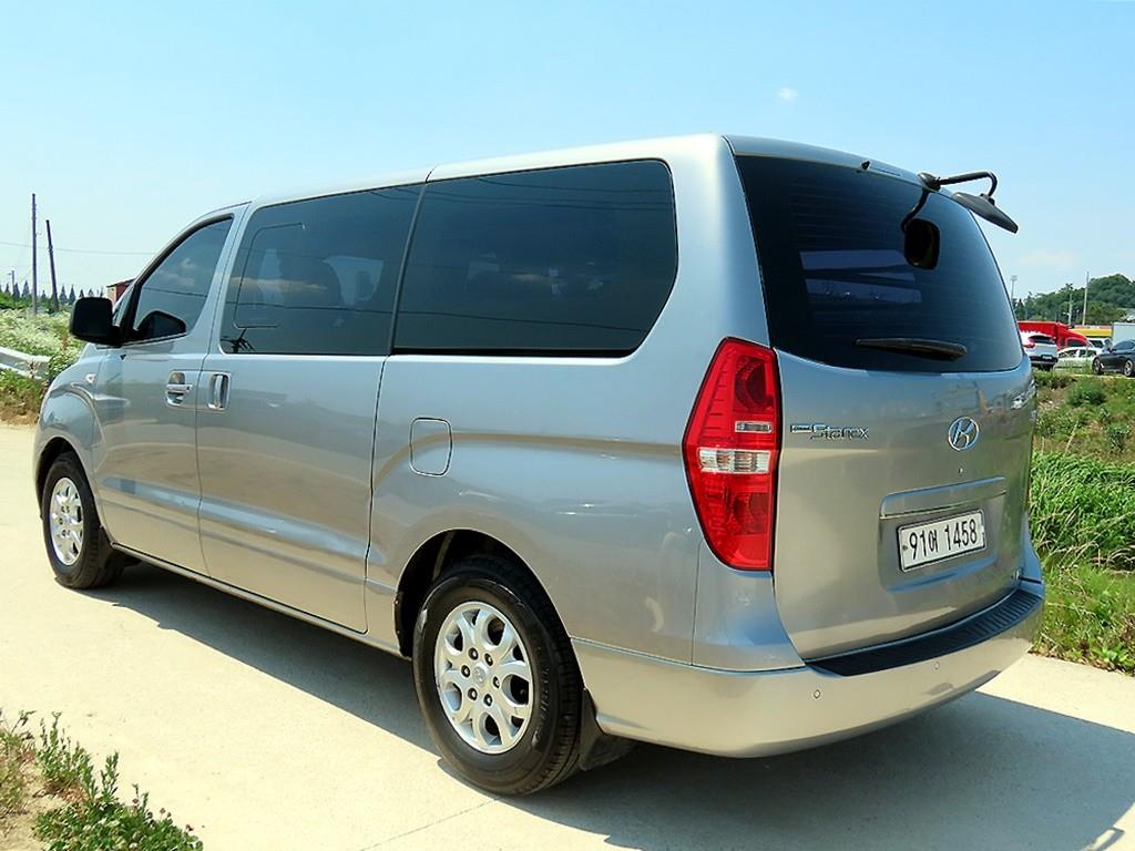 HYUNDAI Starex - Vista 3