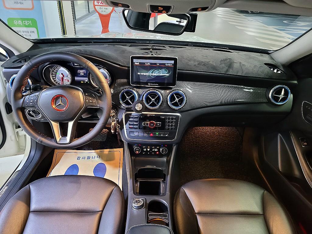 Mercedes Benz GLA Class - Vista 8