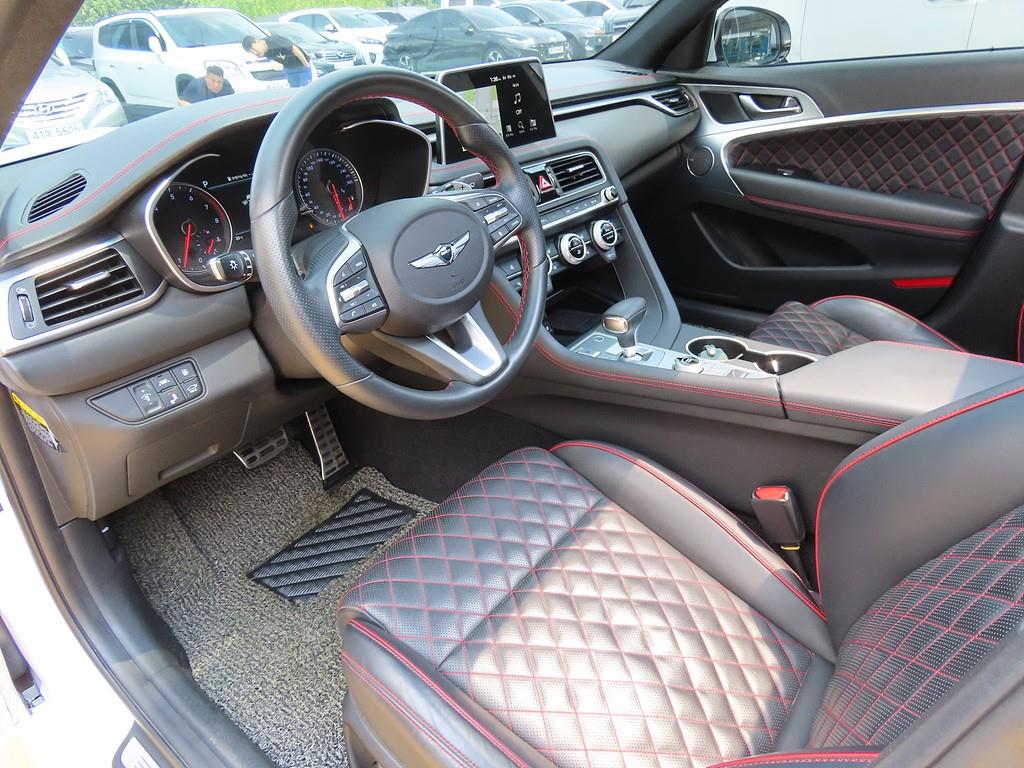 Genesis G70 - Vista 8